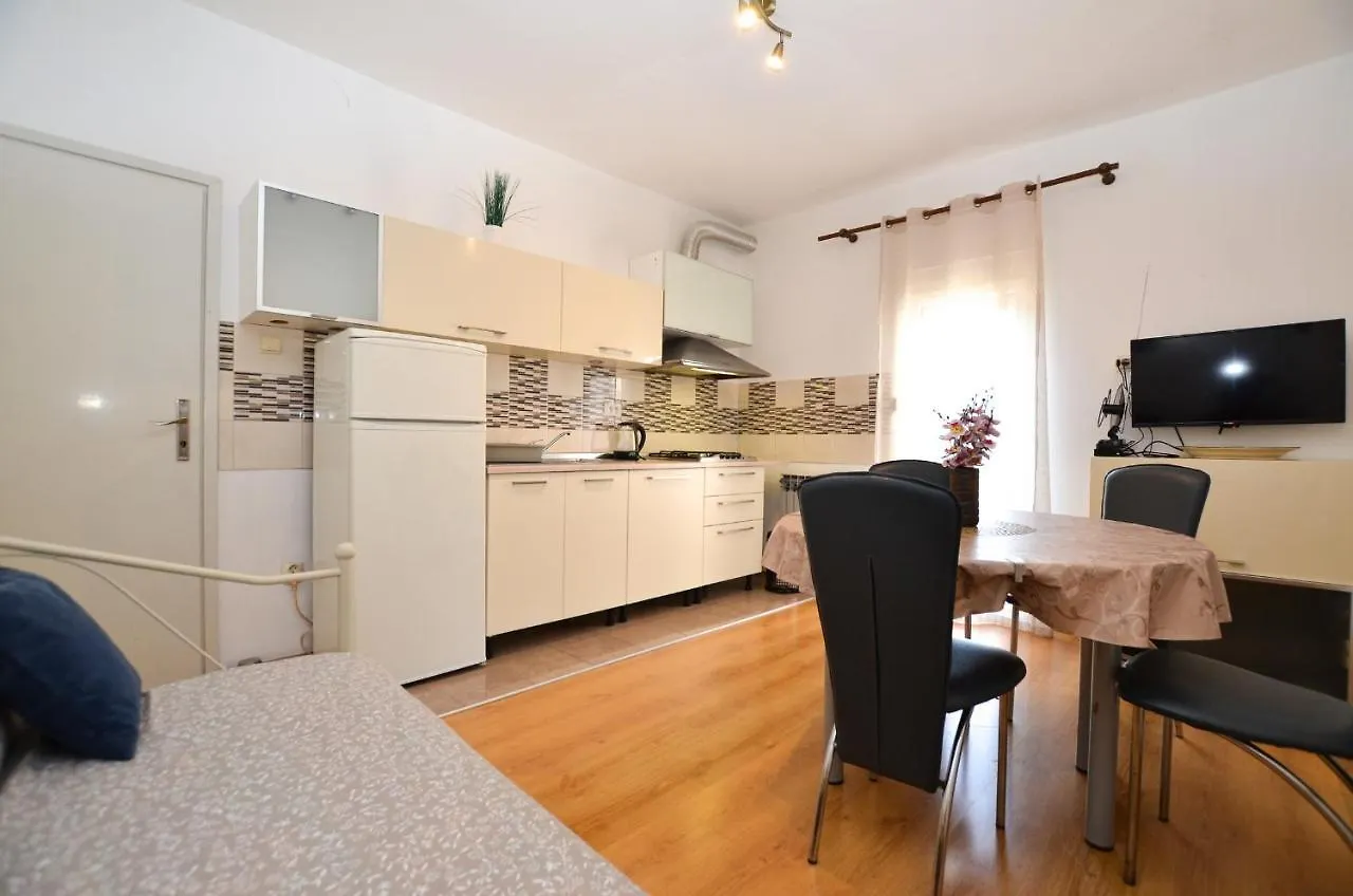 Joy Apartments Rovinj 0*,